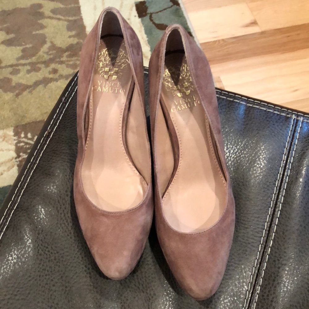 Vince Camuto pumps brown suede